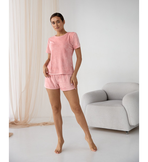 Домашній жіночий велюровий костюм: футболка і шорти