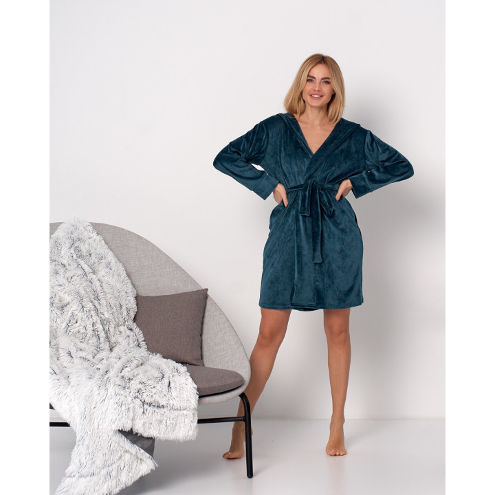 Жіночий короткий велюровий халат з капішоном